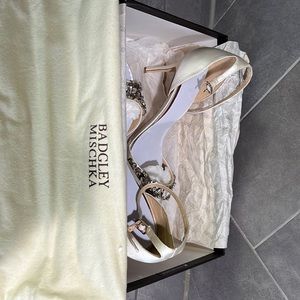 BRAND NEW in box. Badgley Mischka heeled shoes!